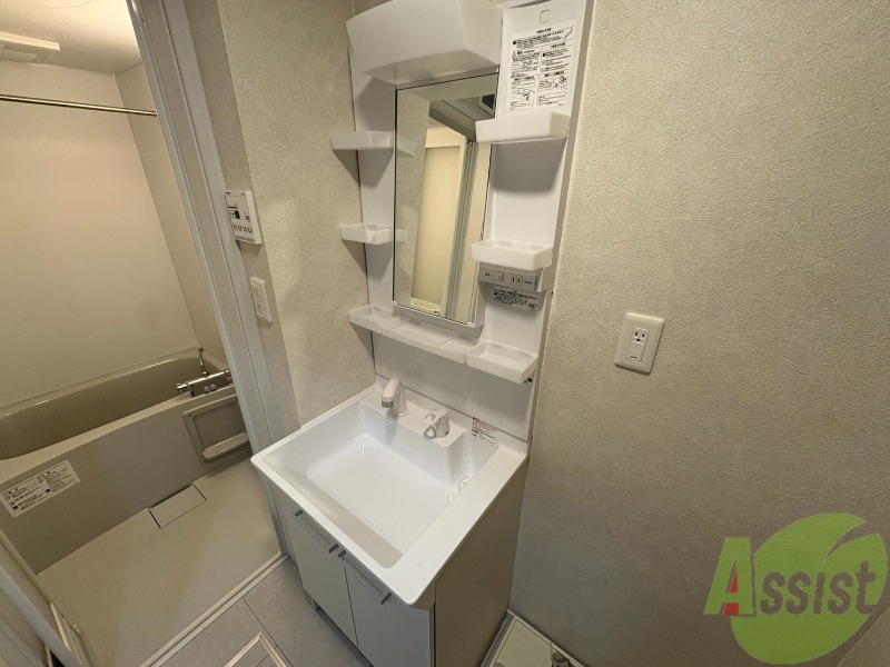 洗面設備　洗面台はこちら、広々して使いやすそうですね。