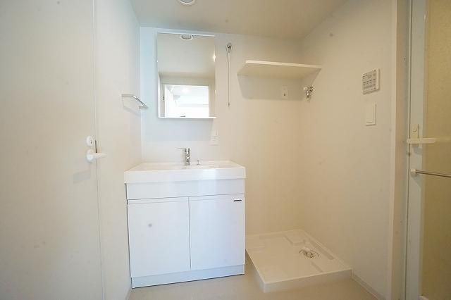 洗面設備　※別部屋の参考写真です。
