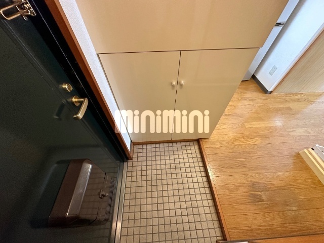 玄関　広めの洋室８帖