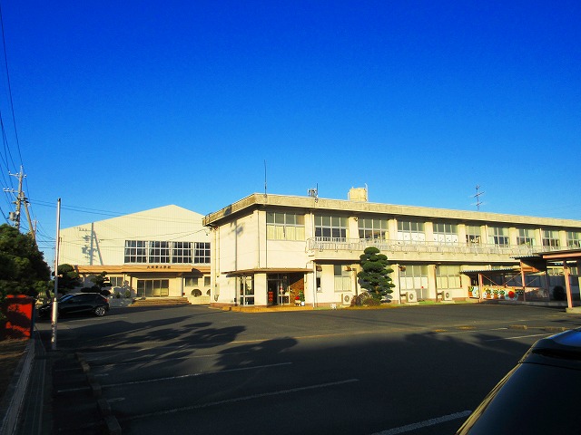 小学校　浜松市立北浜東小学校（小学校）まで882m