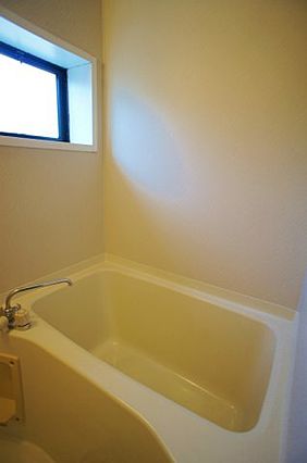 バス・シャワールーム　※掲載写真は同物件別号室の参考写真です。実際のお部屋とは間取