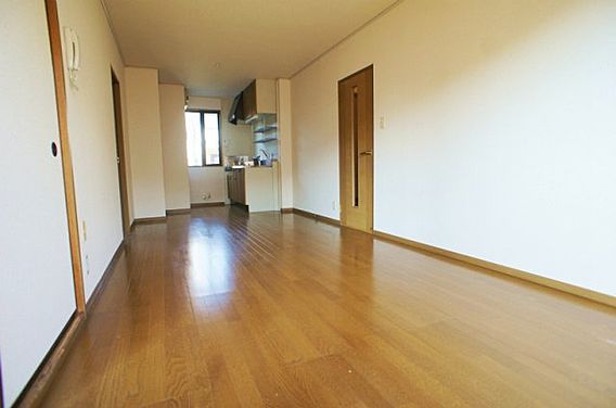 居室・リビング　※掲載写真は同物件別号室の参考写真です。実際のお部屋とは間取