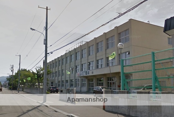 小学校　新琴似緑小（小学校）まで678m