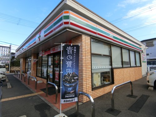 コンビニ　セブンイレブン　岸和田中井町店（コンビニ）まで831m