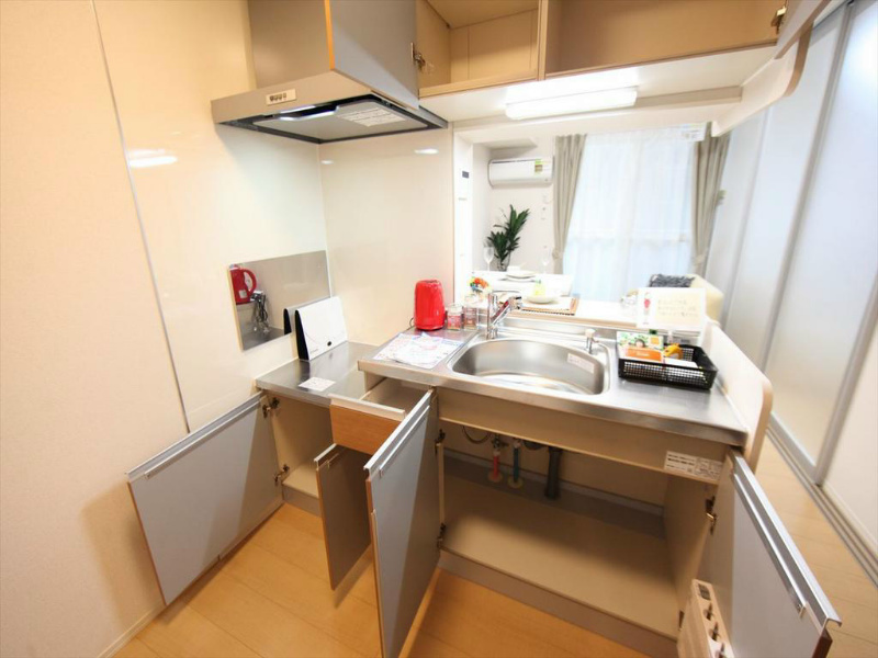 キッチン　カウンターキッチン　収納スペース充実