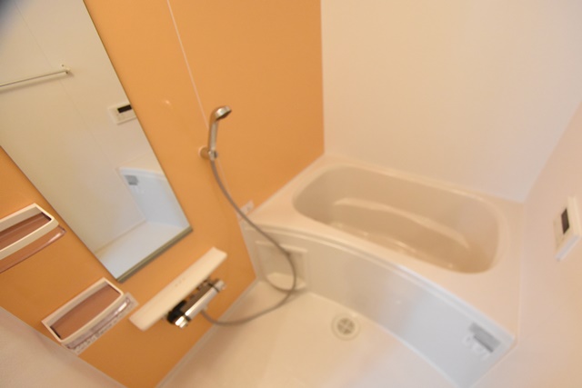 バス・シャワールーム　浴室乾燥機付きです