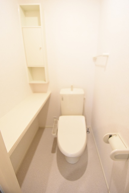 トイレ　温水洗浄便座付き