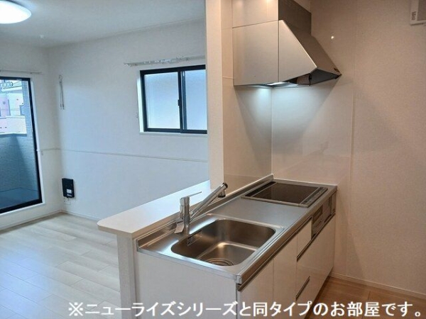 キッチン　※参考写真　同建築メーカー施工の同間取完成他物件のものです。