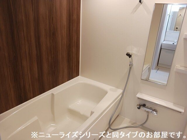 バス・シャワールーム　※参考写真　同建築メーカー施工の同間取完成他物件のものです。