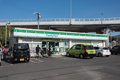 コンビニ　ファミリーマート 静岡川合店（コンビニ）まで400m