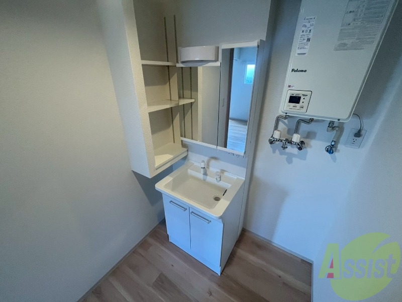 洗面設備　独立洗面台です。大きくてよいですね。シャンプーもできます！