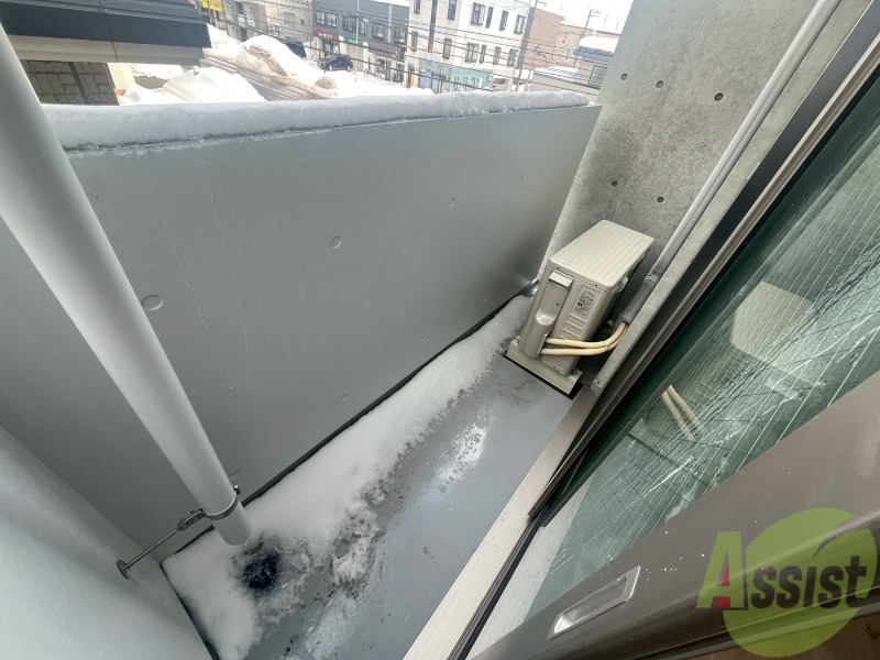 バルコニー　バルコニーです。洗濯物を干すもよし、一息つくもよしですね。