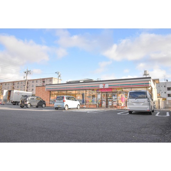 コンビニ　セブンイレブン春日井岩成台店（コンビニ）まで200m