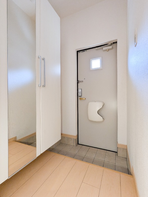 玄関　お部屋探しはお気軽に当店にご相談ください