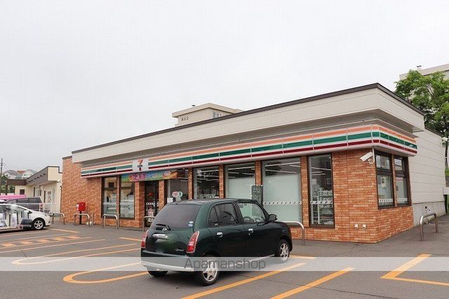 コンビニ　セブン－イレブン苫小牧高丘店（コンビニ）まで275m