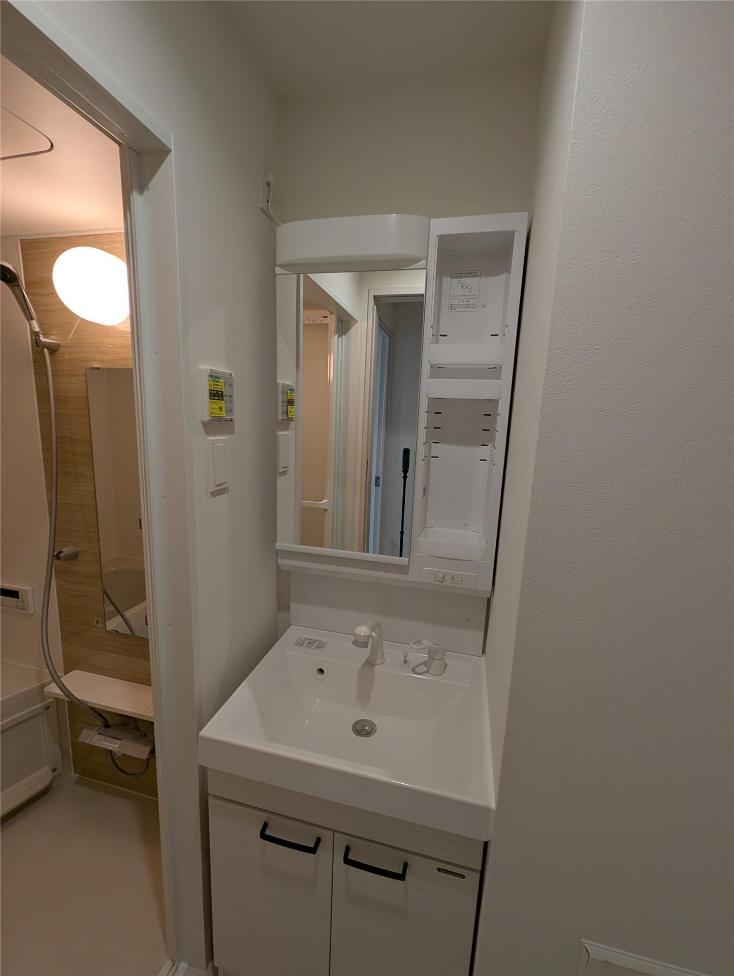 洗面設備　写真は同タイプの別部屋です。