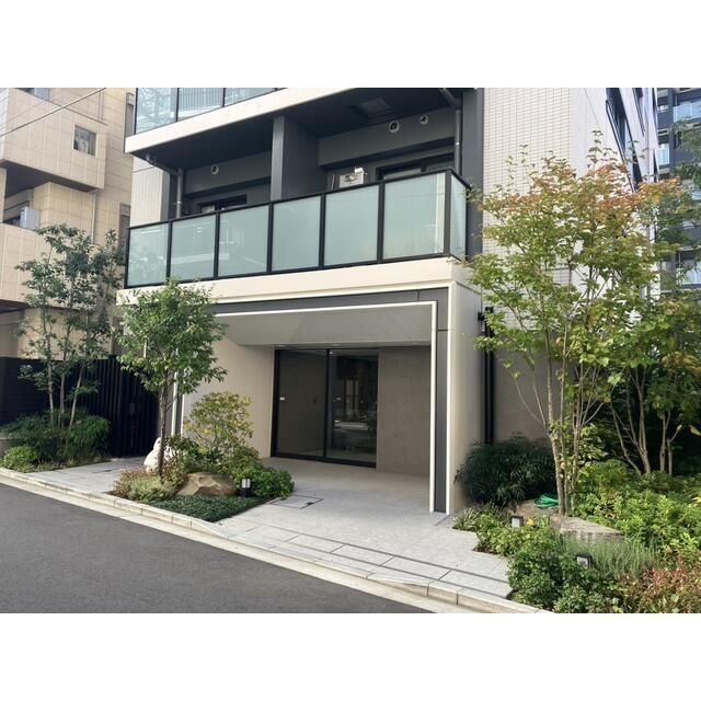 エントランス　落ち着いたエントランスです