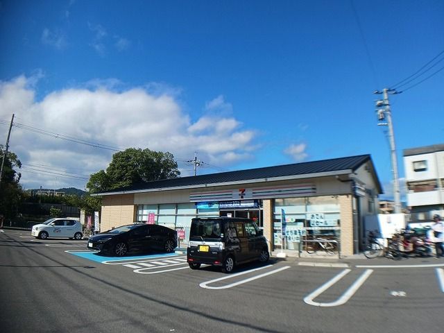 コンビニ　セブンイレブン 京都桂上野西店（コンビニ）まで200m