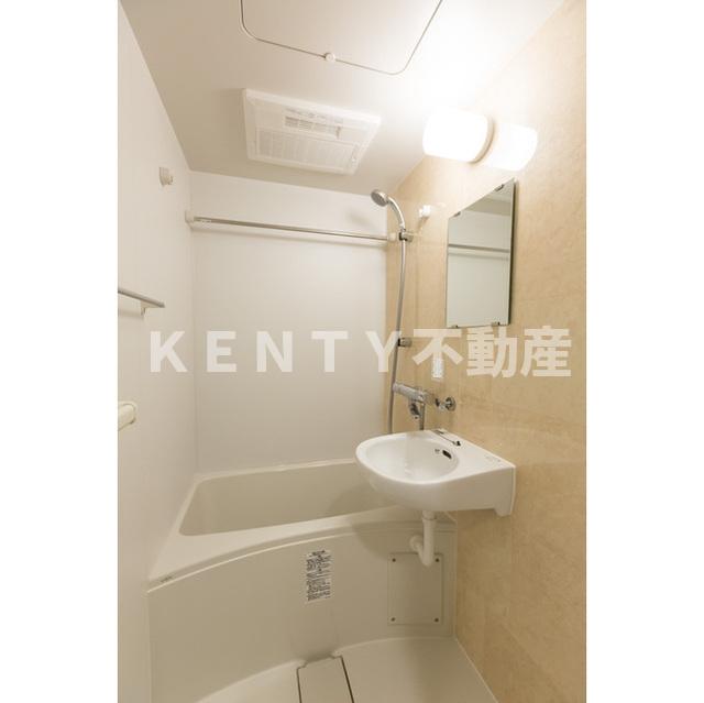 バス・シャワールーム　コンパクトで使いやすいお風呂です