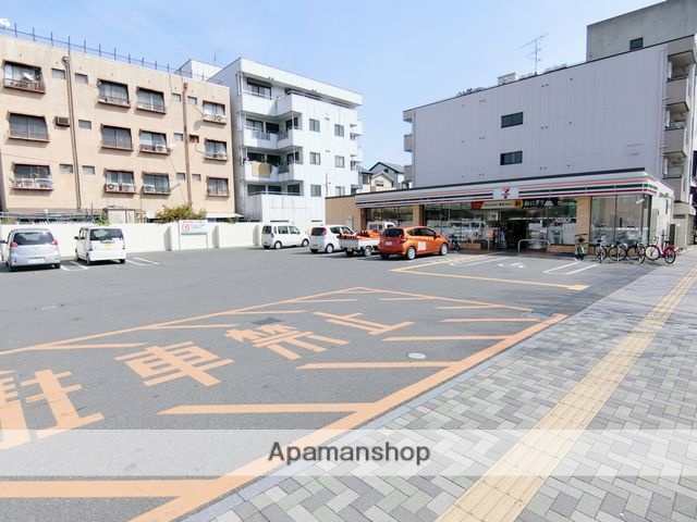 コンビニ　（コンビニ）まで297m