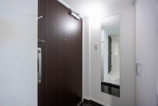 玄関　※別部屋の写真です。