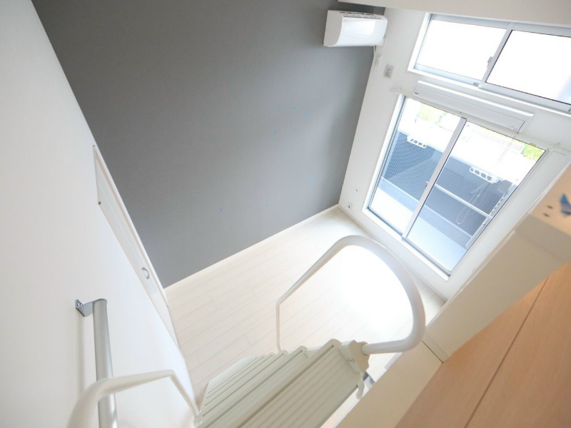 バルコニー　洋室8.5帖　ロフト5.6帖（収納にも寝室にも使えます）