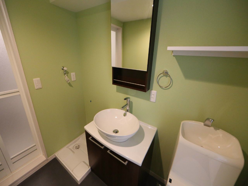 洗面設備　脱衣所　デザイン独立洗面台　室内洗濯機置き場