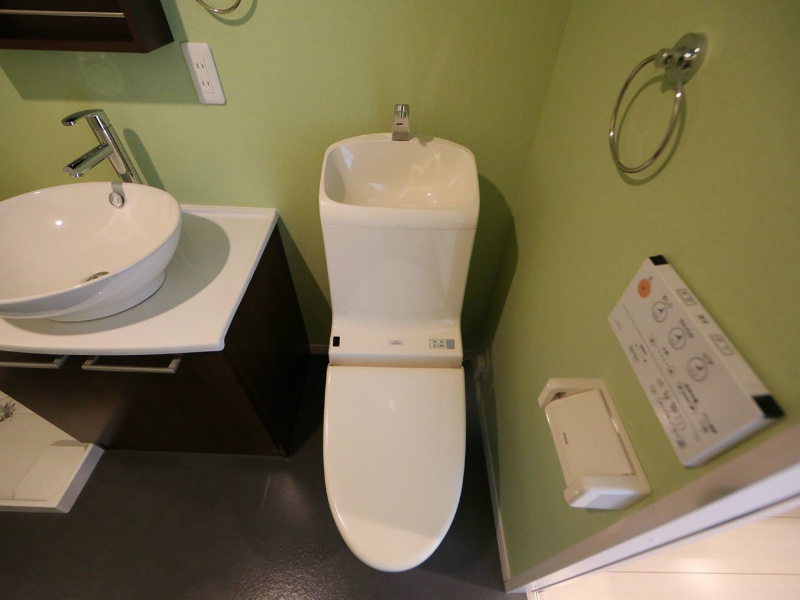 トイレ　温水洗浄暖房便座付トイレ