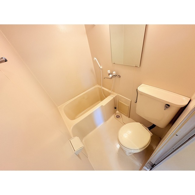 バス・シャワールーム　清潔感あるバス・トイレルーム