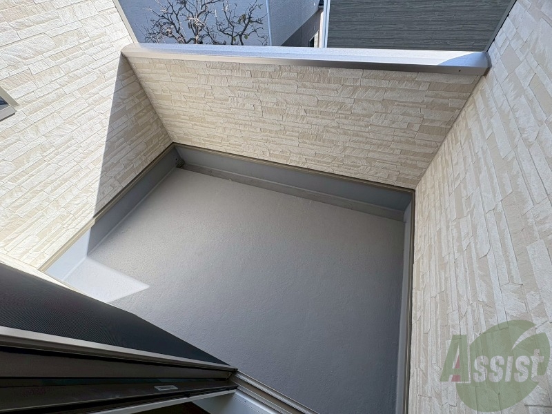 バルコニー　バルコニーです。広々としており、天気の良い日は最高ですね。