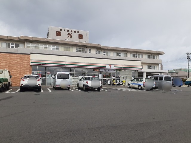 コンビニ　セブンイレブン（コンビニ）まで550m