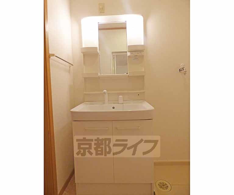 洗面設備　人気の独立洗面台です。