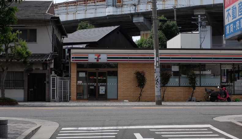 コンビニ　セブンイレブン 大阪松崎町4丁目店（コンビニ）まで351m