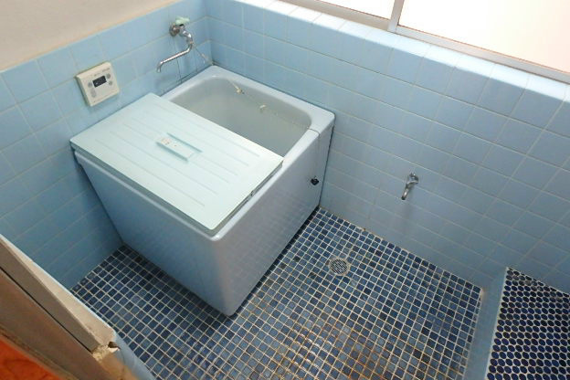 バス・シャワールーム　浴室窓あり