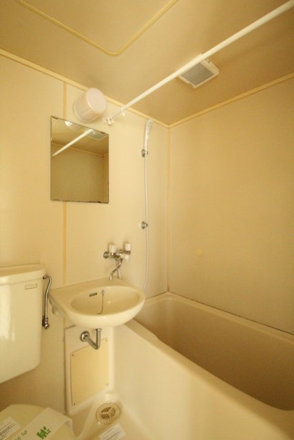 バス・シャワールーム　※同建物・別物件の写真です