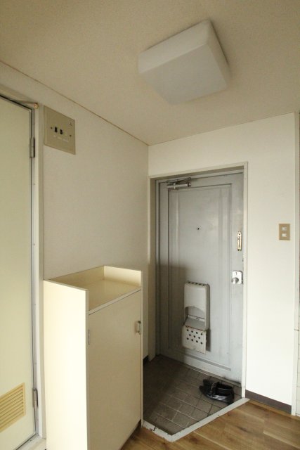 玄関　※同建物・別物件の写真です