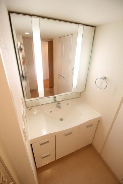 洗面設備　☆洗面台☆(※反転写真)