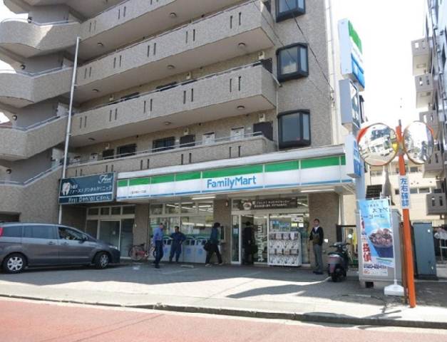 コンビニ　ファミリーマット（コンビニ）まで50m