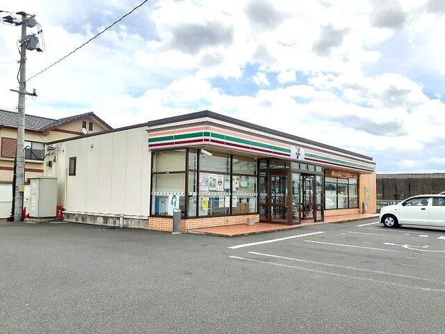 コンビニ　セブンイレブン（コンビニ）まで850m