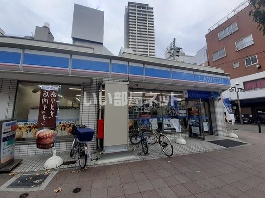 コンビニ　ローソン中突堤本通店（コンビニ）まで115m