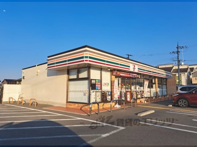 コンビニ　セブンイレブン桜井粟殿店（コンビニ）まで40m