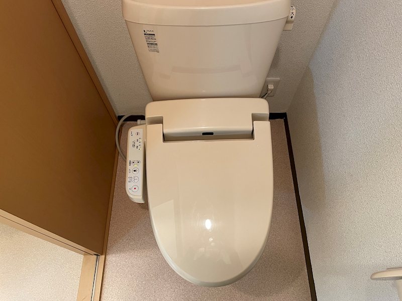トイレ　ウォシュレット付き