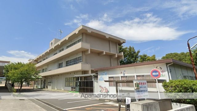 小学校　四国中央市立 妻鳥小学校（小学校）まで945m
