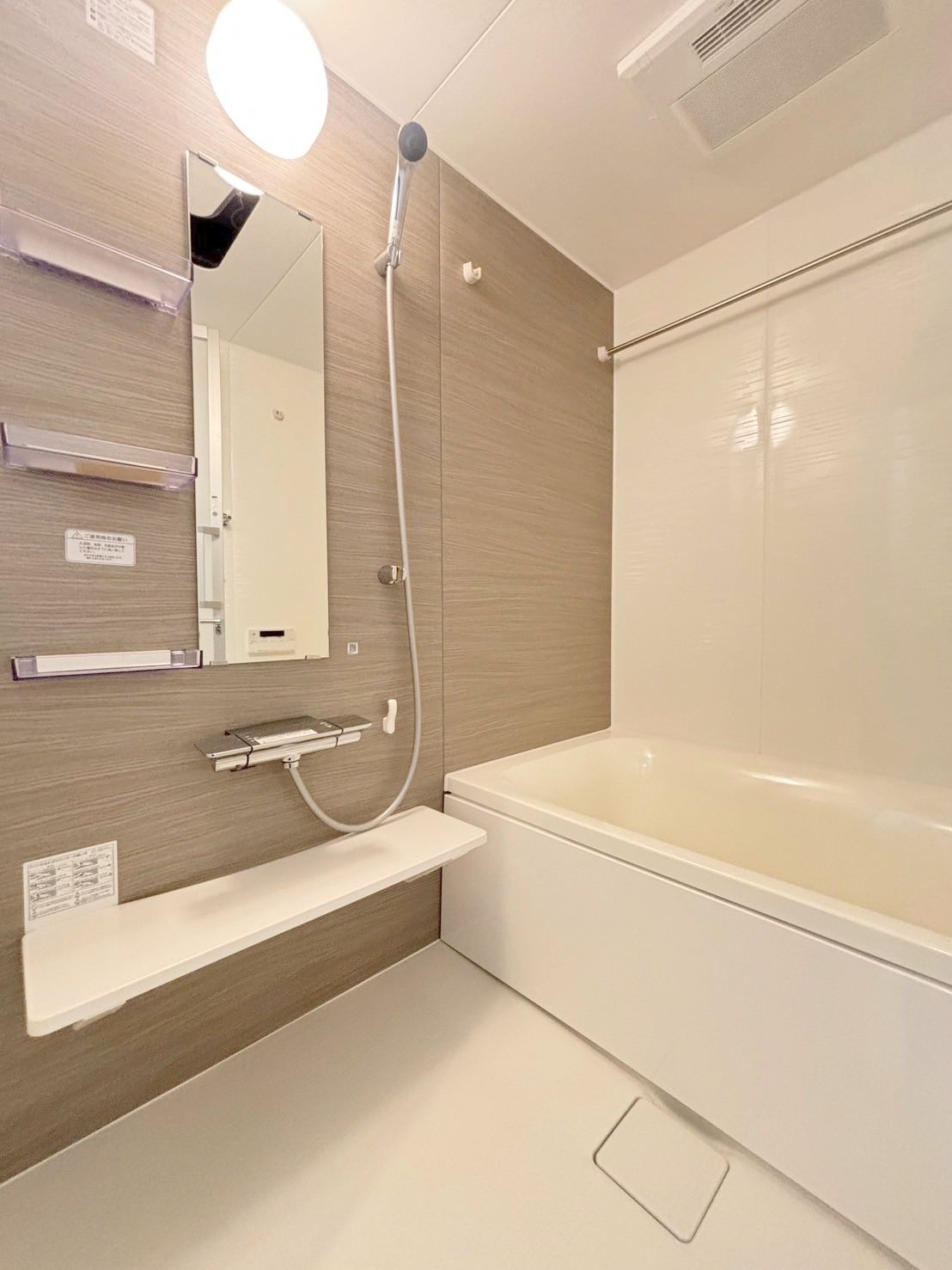 バス・シャワールーム　ゆったり過ごせるお風呂です