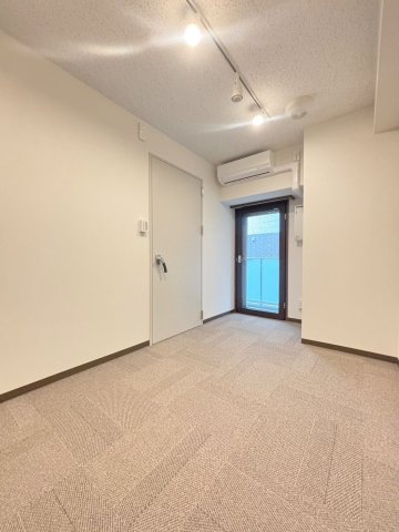 居室・リビング　防音室は防音床、防音壁、防音天井となっており、まさに楽器を演