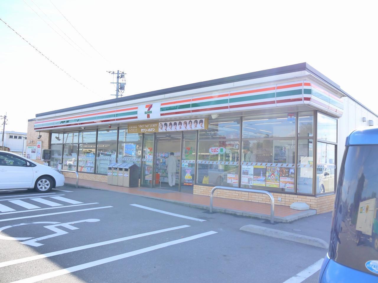 コンビニ　セブンイレブン（コンビニ）まで300m