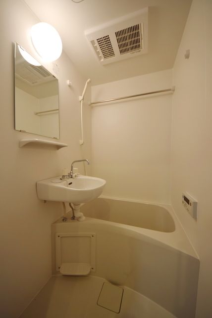 バス・シャワールーム　★人気のバストイレ別のお部屋です★