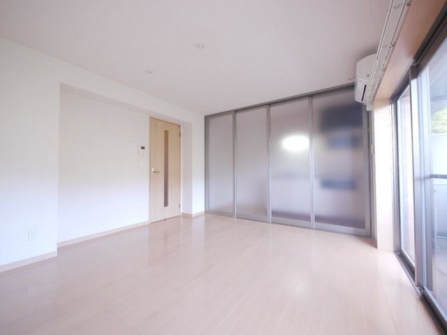 居室・リビング　★明るい室内のリビング★