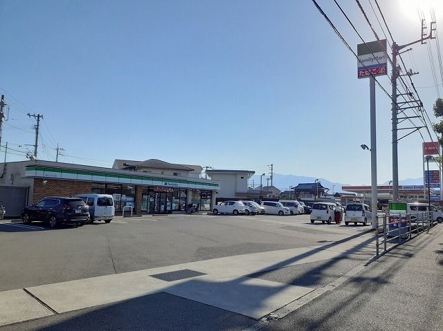 コンビニ　ファミリーマートインター北店様（コンビニ）まで950m
