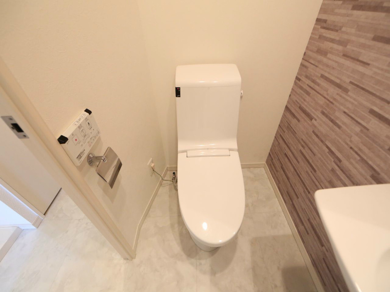 トイレ　温水洗浄暖房便座付トイレ